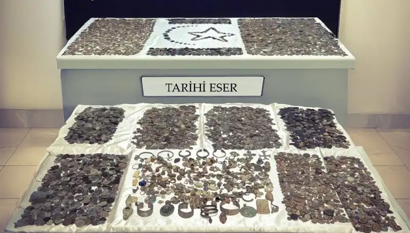 Türkiye Sınırında Tarihi Eser Kaçakçılığına Büyük Darbe: 12 Bin 770 Eser Ele Geçirildi