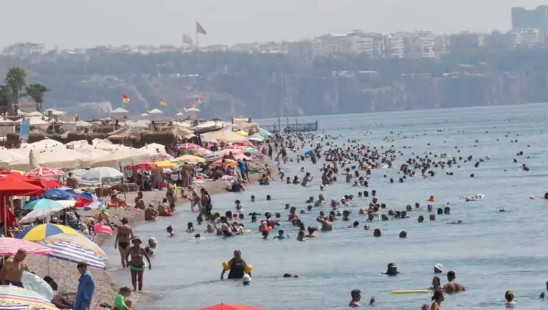 Antalya'da Deniz Suyu Sıcaklığı Rekor Kırıyor!