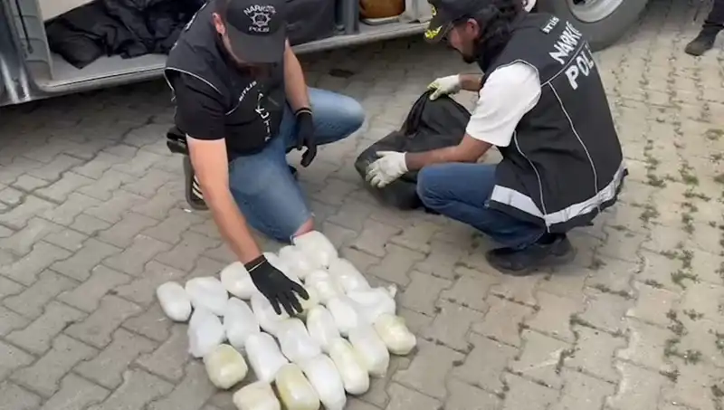 Yolcu Valizinden Çıkan 13 Kilo Metamfetamin: Uyuşturucu Kaçakçılığı Olayı