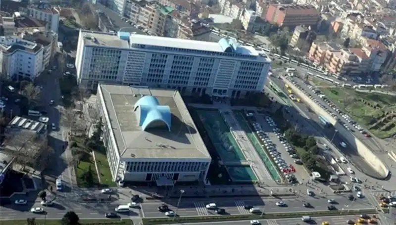 İstanbul Büyükşehir Belediyesi'nde Yolsuzluk Soruşturması: Gelişmeler Adliyeye Taşındı
