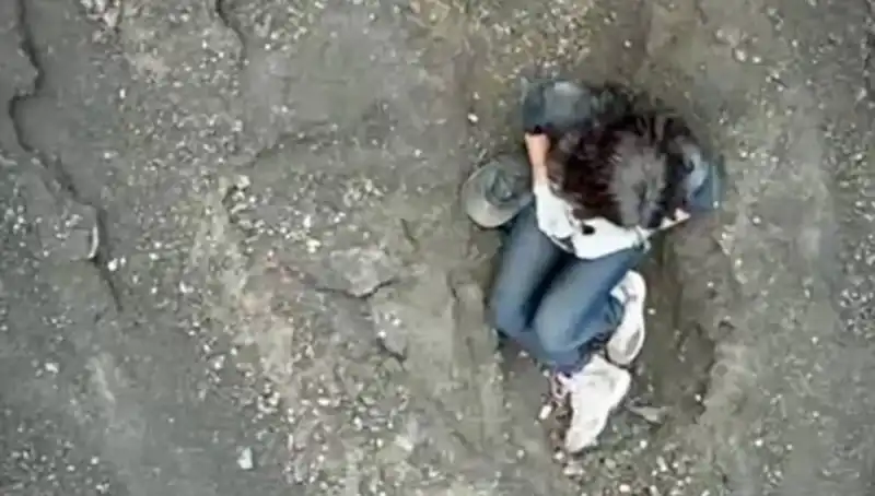 Turist Yanardağın İçine Düşerek Kayıp Oldu: Dört Gün Sonra Acı Son