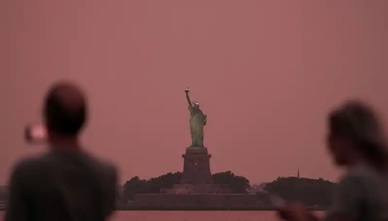 Kanada Yangınlarının Dumanı New York'u Sararken Ne Oluyor?