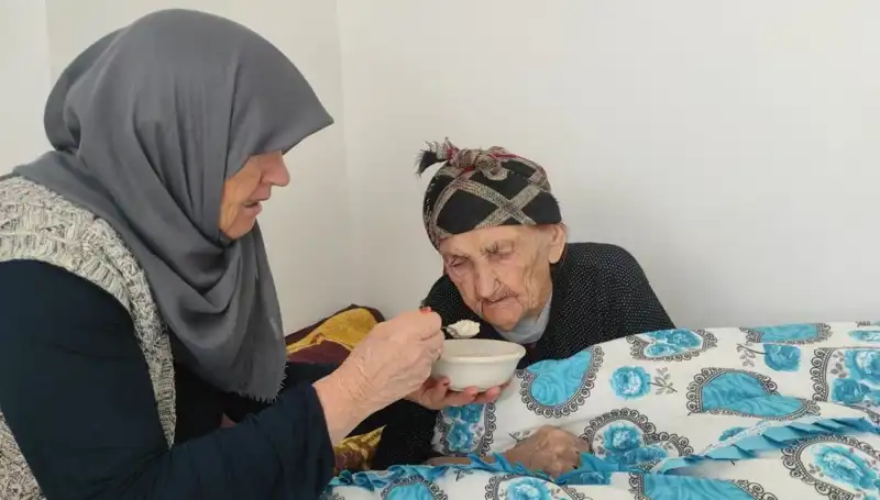 102 Yaşındaki Kezik Nine’nin Sırrı: Hayatında Hiç Doktora Gitmedi!