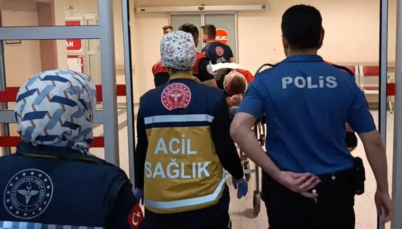 Polis Ekipleri Kaza Yaptı: Acil Durumda İki Yaralı Kurtarıldı