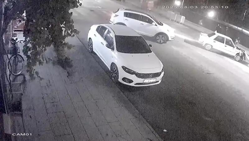 Yaya Geçidinde Facia: Yaya Yol Vermek İstedi, Arkadan Çarpıldılar
