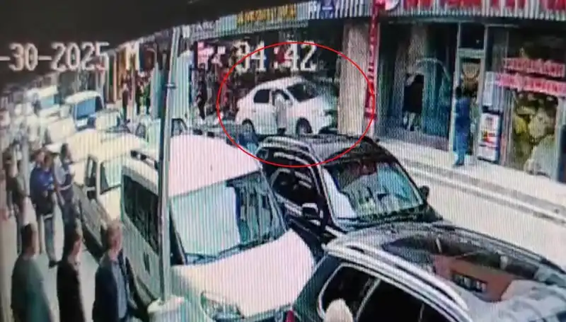Alkollü Sürücü, Mağazaya Daldı: İki Çocuk Hayatını Kurtardı